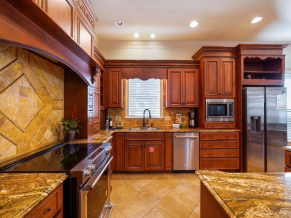 Luxurious Coastal Retreat in Miramar Beach - 7-Bedroom Home Near Beach
